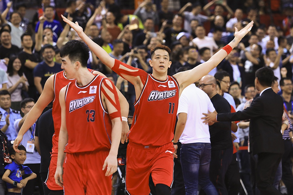 辽宁本钢发布备战花絮；清晨绝杀压哨；欧联任务艰巨；赛季目标并未改变